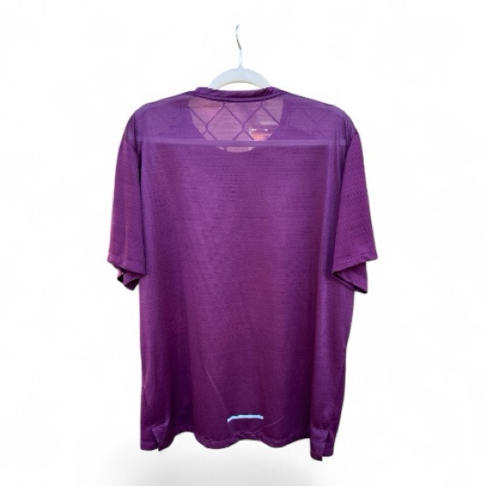 Nike maroon Athletic Shirt - Picture 3 of 4